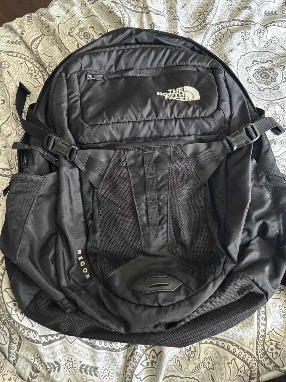 The North Face Recon Backpack FlexVent Suspension Black Holds 15” Laptop VGUC
